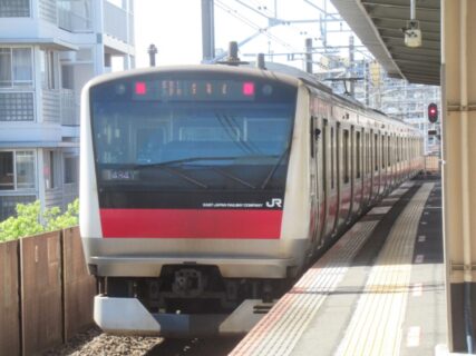 潮見駅は、東京都江東区潮見二丁目にある、JR東日本京葉線の駅。