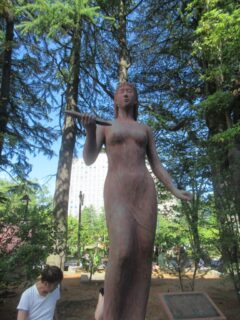 勾当台公園にある、仙台七夕まつりを象徴する織姫の像。