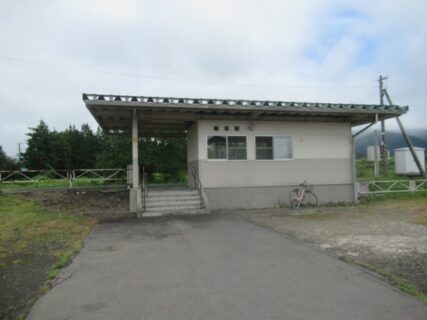 柴平駅は、秋田県鹿角市花輪字堰ノ口にある、JR東日本花輪線の駅。
