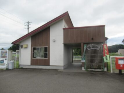 扇田駅は、秋田県大館市比内町扇田上中島にある、JR東日本花輪線の駅。