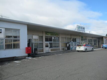 鷹ノ巣駅は、秋田県北秋田市松葉町にある、JR東日本奥羽本線の駅。