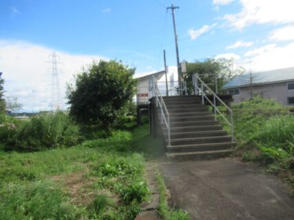 西鷹巣駅は、秋田県北秋田市鷹巣東中岱にある、秋田内陸縦貫鉄道の駅。