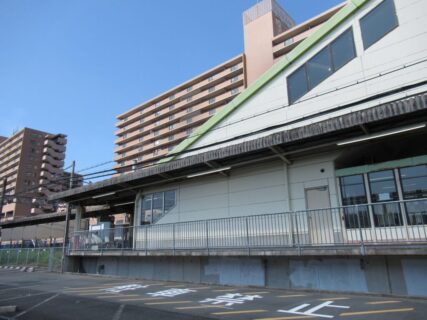 久居駅は、三重県津市久居新町にある、近畿日本鉄道近鉄名古屋線の駅。