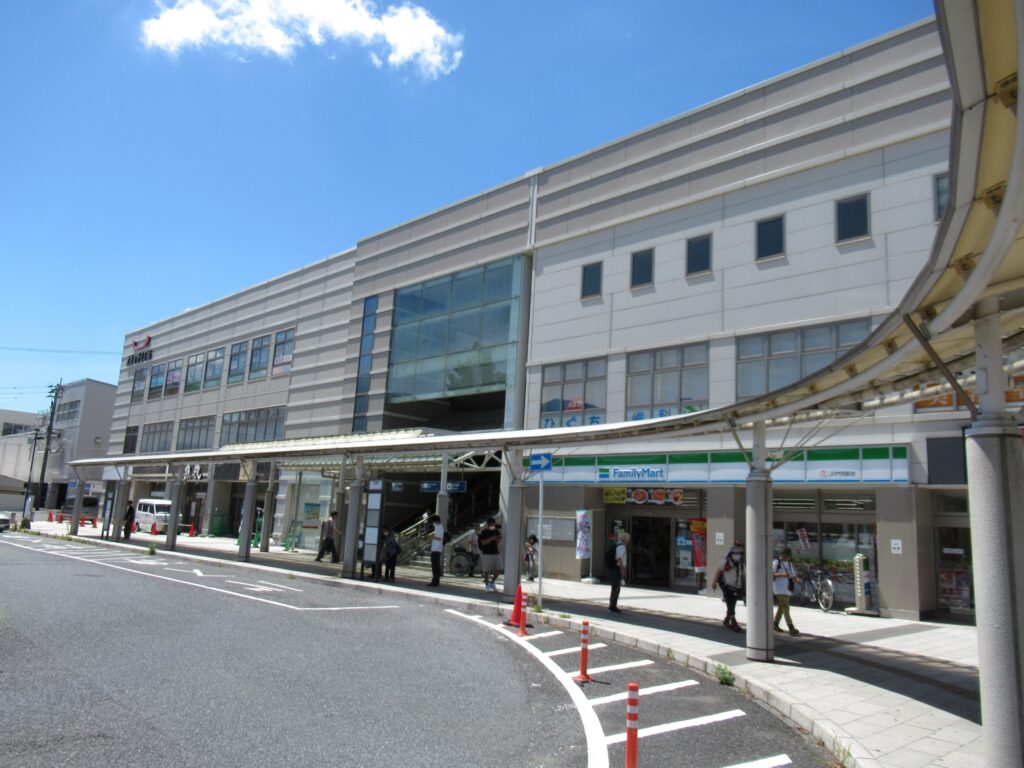 門司駅は、福岡県北九州市門司区中町にある、JR九州の駅。