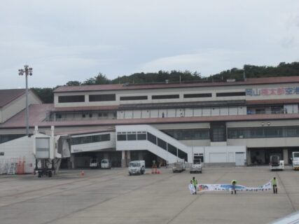 当機は定刻に、岡山桃太郎空港を離陸いたしました。