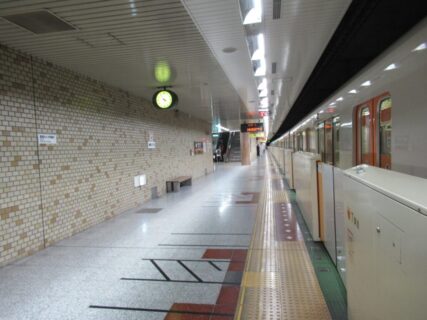 南郷13丁目駅は、札幌市白石区南郷通にある、札幌市営地下鉄東西線の駅。
