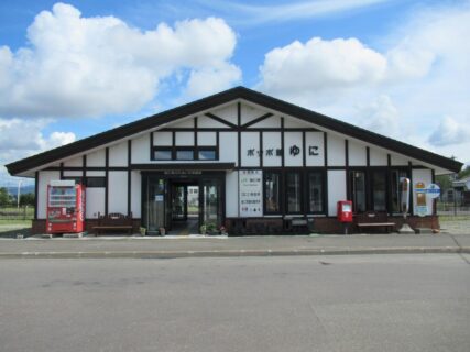 由仁駅は、北海道夕張郡由仁町本町にある、JR北海道室蘭本線の駅。