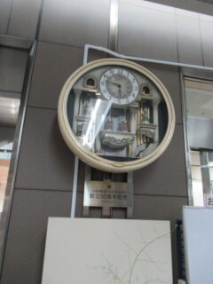 帯広駅構内コンコースにあった、瀟洒なカラクリ時計です。