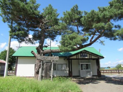 布部駅は、北海道富良野市布部市街地にある、JR北海道根室本線の駅。