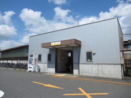 蓮花寺駅は、三重県桑名市大字蓮花寺にある、三岐鉄道北勢線の駅。