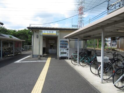 七和駅は、三重県桑名市大字芳ヶ崎にある、三岐鉄道北勢線の駅。