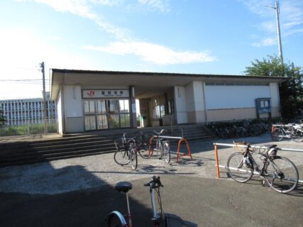 富田浜駅は、三重県四日市市富田浜町にある、JR東海関西本線の駅。