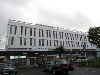 鈴鹿市駅は、三重県鈴鹿市神戸一丁目にある、近畿日本鉄道鈴鹿線の駅。