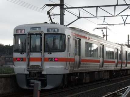 河曲駅は、三重県鈴鹿市木田町にある、JR東海関西本線の駅。