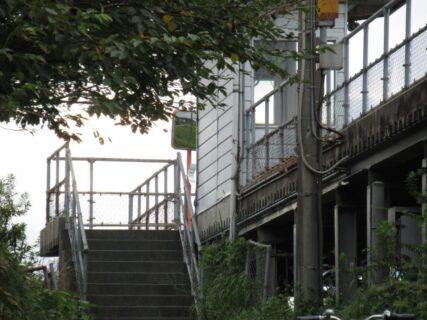 伊勢上野駅は、三重県津市河芸町上野にある、伊勢鉄道伊勢線の駅。