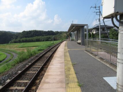 小塙駅は、栃木県那須烏山市小塙にある、JR東日本烏山線の駅。