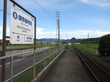 関市役所前駅は、岐阜県関市下有知にある、長良川鉄道越美南線の駅。