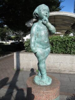 岡山市のメインストリート、桃太郎大通りの彫像その⑤。
