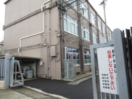 帰巣本能が働いたんでやって来ました、京都市立朱雀中学校です。