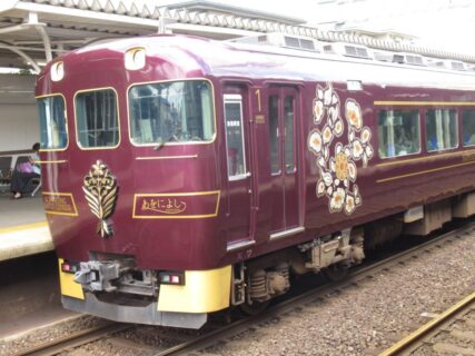 京都～奈良～大阪難波を結ぶ観光特急あをによし@近鉄丹波橋駅。