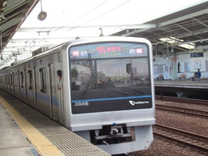 和泉多摩川駅は、狛江市東和泉四丁目にある、小田急電鉄小田原線の駅。