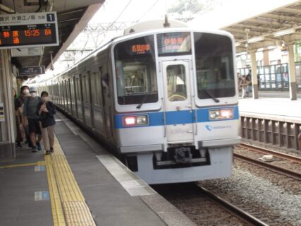 読売ランド前駅は、川崎市多摩区西生田にある、小田急電鉄小田原線の駅。