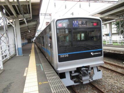 鶴間駅は、神奈川県大和市西鶴間一丁目にある、小田急電鉄江ノ島線の駅。