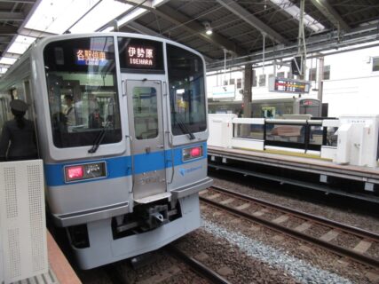 本厚木駅は、神奈川県厚木市泉町にある、小田急電鉄小田原線の駅。