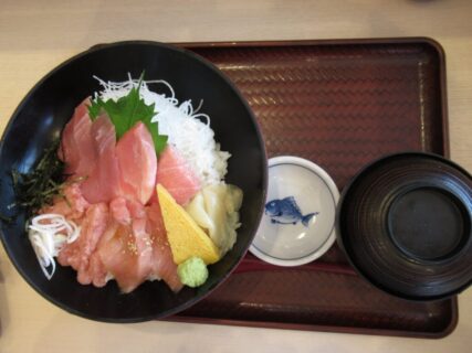 ランチで海鮮丼@岡山駅さんすて岡山の築地食堂源ちゃん。