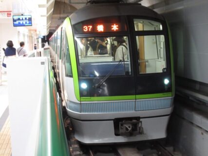福岡市交通局福岡市地下鉄七隈線の、博多駅でございます。