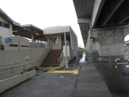 加賀笠間駅は、石川県白山市笠間町にある、JR西日本北陸本線の駅。