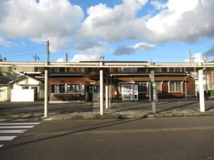 本津幡駅は、石川県河北郡津幡町字清水にある、JR西日本七尾線の駅。