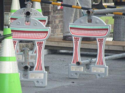 金沢駅前付近、堀川町交差点で見掛けた、金沢駅の鼓門串w