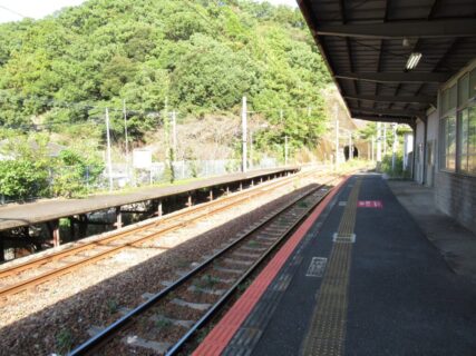日代駅は、大分県津久見市大字網代字平地にある、JR九州日豊本線の駅。