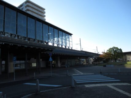 日向市駅は、宮崎県日向市上町にある、JR九州日豊本線の駅。