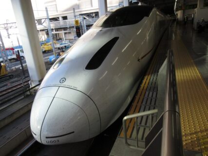博多駅から熊本駅まで、800系つばめ号で移動いたします。
