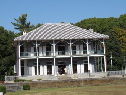 地震で倒壊し、今年再建された熊本洋学校教師館ジェーンズ邸。