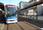 夜間は電飾が灯される熊本市電レトロ調電車101号@新水前寺駅前電停。