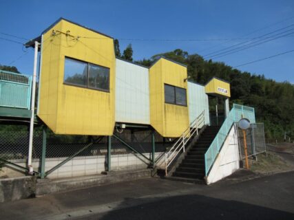 石打ダム駅は、熊本県宇城市三角町中村にある、JR九州三角線の駅。
