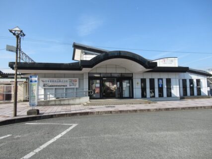 小川駅は、熊本県宇城市小川町川尻にある、JR九州鹿児島本線の駅。