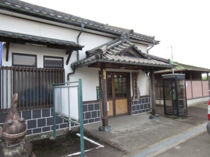 豪雨災害で休止中、くま川鉄道の相良藩願成寺駅でございます。