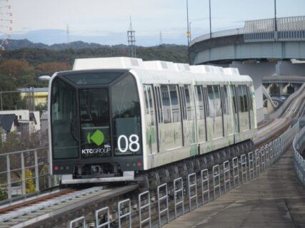 芸大通駅は、愛知県長久手市岩作にある、愛知高速交通の駅。