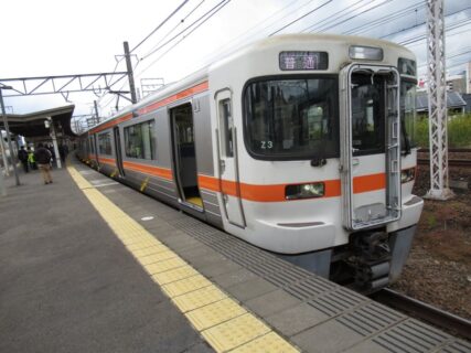 尾頭橋駅は、名古屋市中川区尾頭橋四丁目にある、JR東海東海道本線の駅。