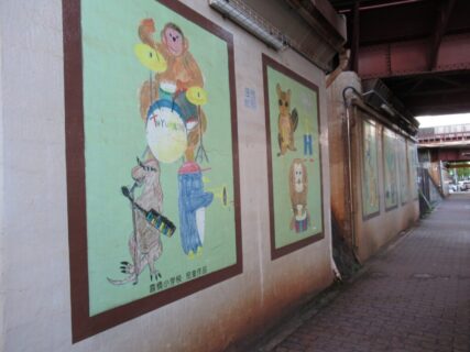 山王駅北側、名鉄・中央本線・東海道本線のガード下にある壁画。