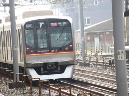 原木中山駅は、千葉県船橋市本中山七丁目にある、東京メトロ東西線の駅。