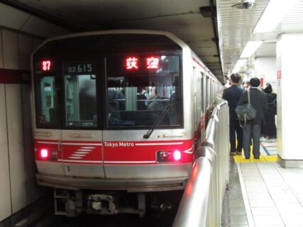 新宿三丁目駅は、新宿区新宿三丁目にある、東京メトロ丸ノ内線の駅。