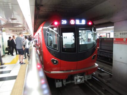 新宿御苑前駅は、新宿区新宿一丁目にある、東京メトロ丸ノ内線の駅。