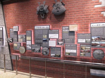 四ツ谷駅構内にある、江戸城外堀史跡展示広場でございます。