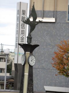 東上線の成増駅北口に設置されている、時計塔のトリさんです。