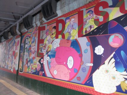 恵比寿駅の高架下に描かれている、壁画ってかポップアートです。